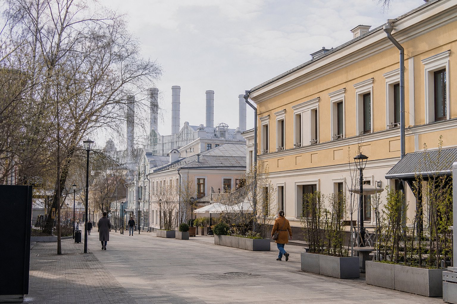Пешеходный переулок в центре Москвы, вид на ГЭС-2
