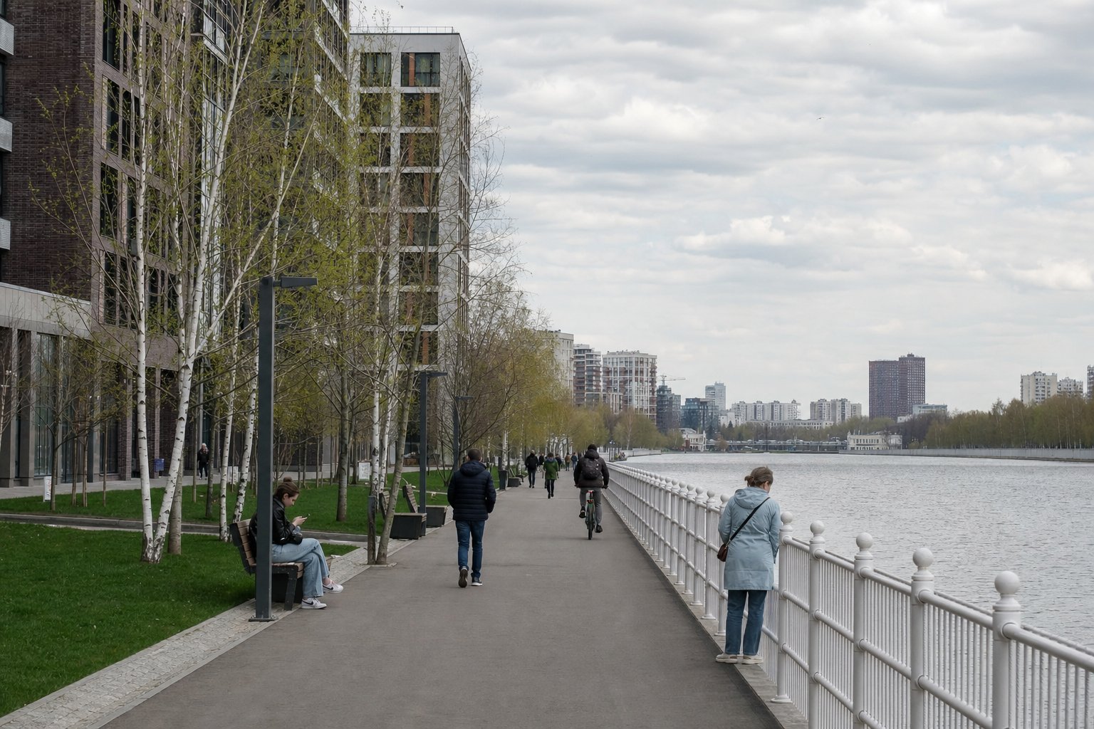 Набережная и канал в северной части Москвы